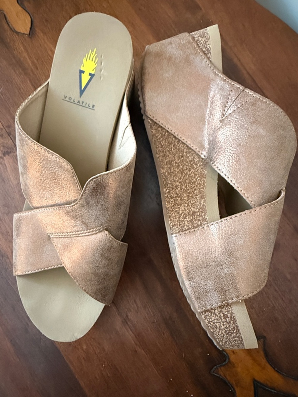 Volatile Firefly wedge in bronze, 9M, very gently worn (no box)